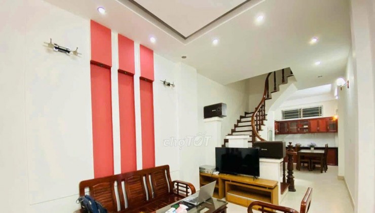 Cho thuê nhà làm VP, KD online, ở nhóm 9n Phố Vũ Tông Phan, DT 36m,4 tầng, Mt 4m, 15 Triệu,